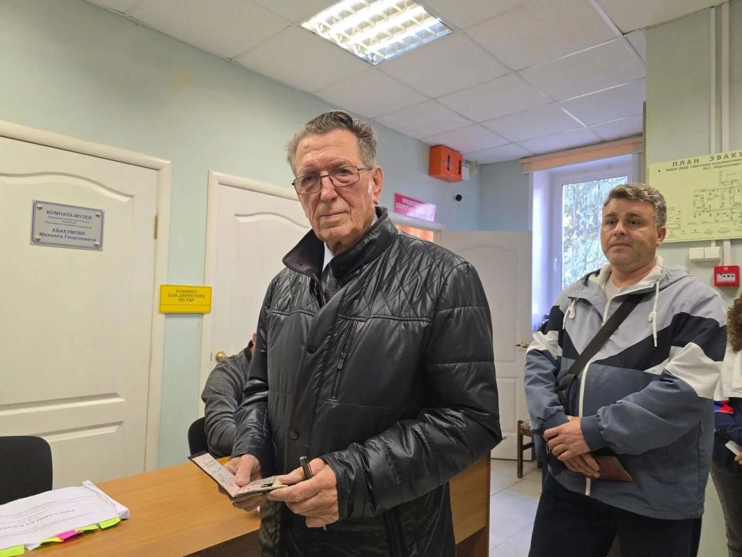 Почетный гражданин Городского округа Коломна, председатель Совета Коломенского офицерского собрания, контр-адмирал Вячеслав Юрченко проголосовал на выборах депутатов Государственной Думы, Московской областной Думы, а также...