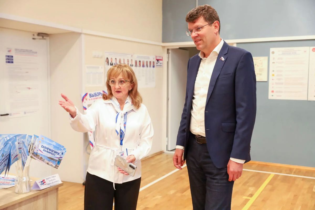 Константин Михальков: Депутат Государственной Думы Денис Кравченко посетил избирательные участки в ДК «Выстрел», гимназии №6 и школе №5 Константин Михальков: Депутат Государственной Думы Денис Кравченко посетил избирательные участки в ДК «Выстрел», гимназии №6 и школе №5