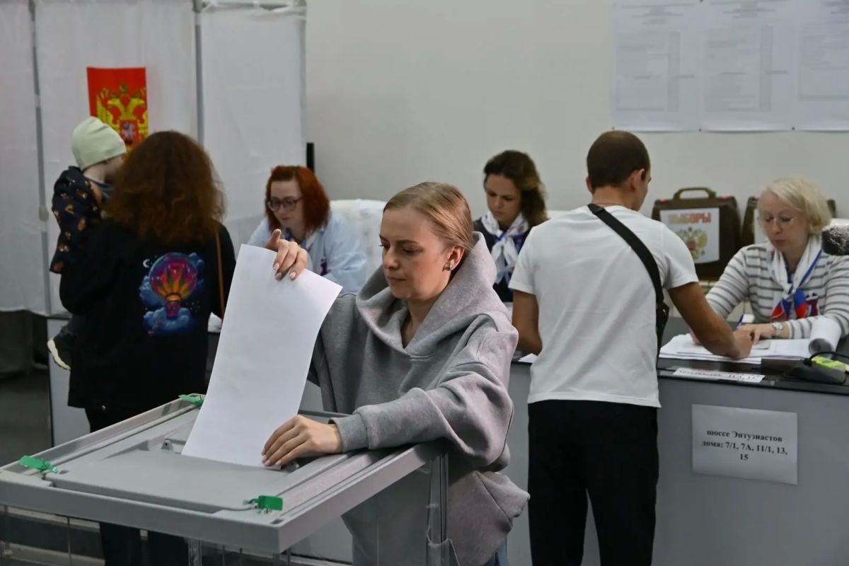 Депутат Мособлдумы Владимир Шапкин осмотрел работу избирательного участка в Балашихе Депутат Мособлдумы Владимир Шапкин осмотрел работу избирательного участка в Балашихе