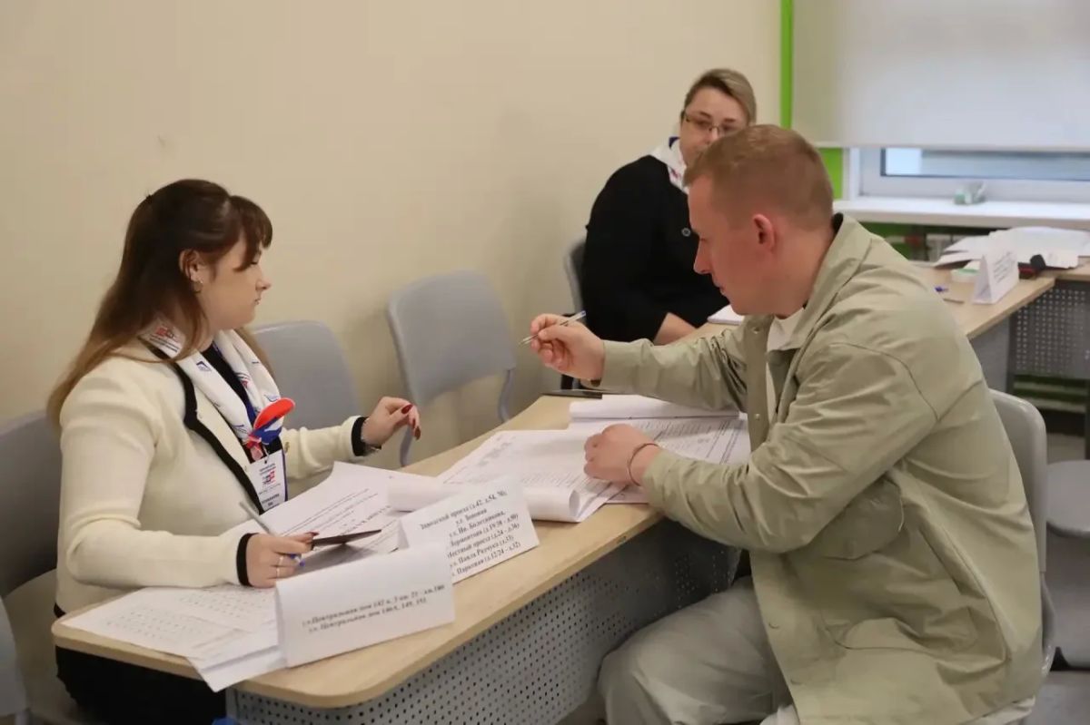 Известный серпуховский ведущий Алексей Пискун пришёл на избирательный участок в ходе выборов депутатов Государственной Думы и Московской областной Думы Известный серпуховский ведущий Алексей Пискун пришёл на избирательный участок в ходе выборов депутатов Государственной Думы и Московской областной Думы