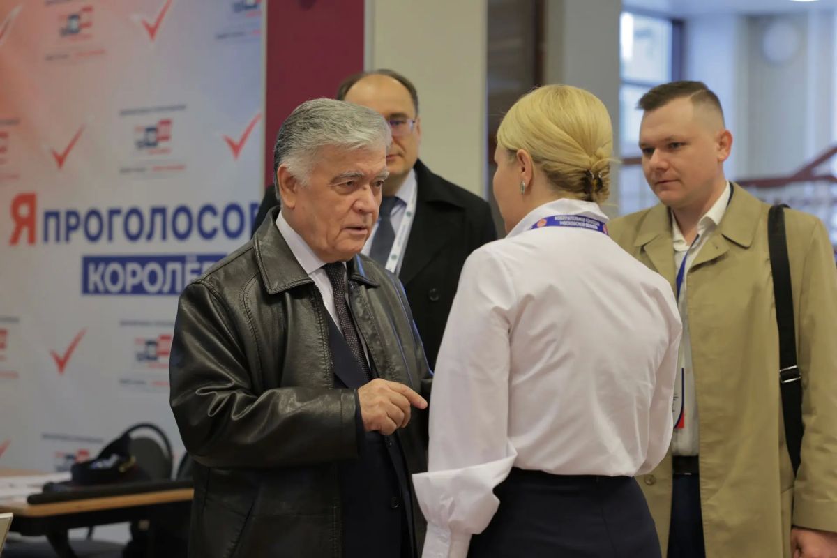 Глава наблюдательной миссии СНГ посетил избирательные участки в Королёве
