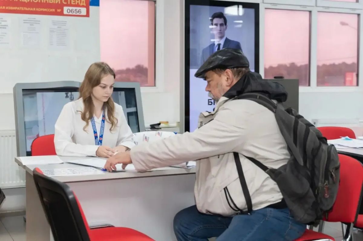 Первые голосующие уже сделали свой выбор за кандидатов в Госдуму и Мособлдуму Первые голосующие уже сделали свой выбор за кандидатов в Госдуму и Мособлдуму