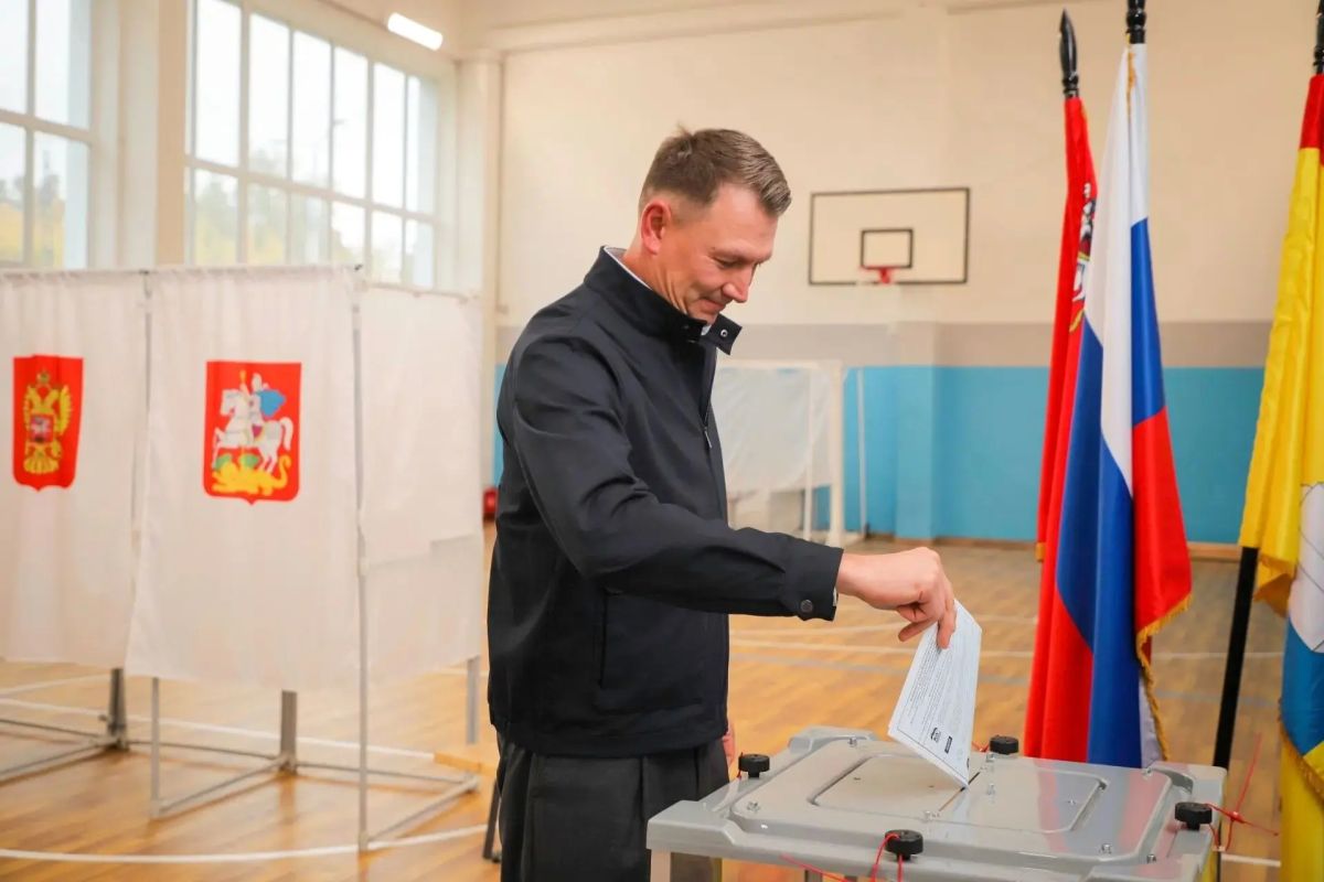 Свой выбор в Домодедово сегодня сделал сенатор Российской Федерации Александр Двойных Свой выбор в Домодедово сегодня сделал сенатор Российской Федерации Александр Двойных