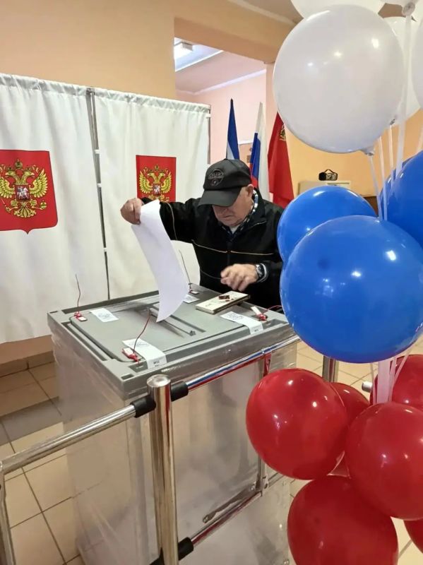 Михаил Собакин: Еще один именинник встретил отметил свой юбилейный День рождения на избирательном участке Михаил Собакин: Еще один именинник встретил отметил свой юбилейный День рождения на избирательном участке
