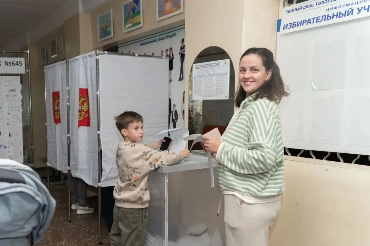 Глава Жуковского Андроник Пак проверяет избирательные участки Глава Жуковского Андроник Пак проверяет избирательные участки