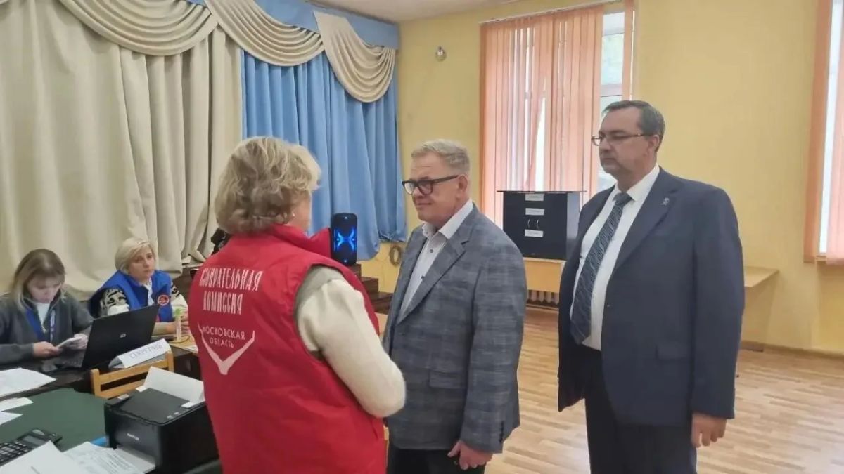 Депутаты Мособлдумы в течение всего дня посещали избирательные участки Депутаты Мособлдумы в течение всего дня посещали избирательные участки