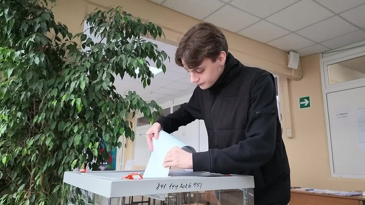 Максим Красноцветов: Голосуем всей компанией! . Выборы — это не скучно, особенно если идти вместе!