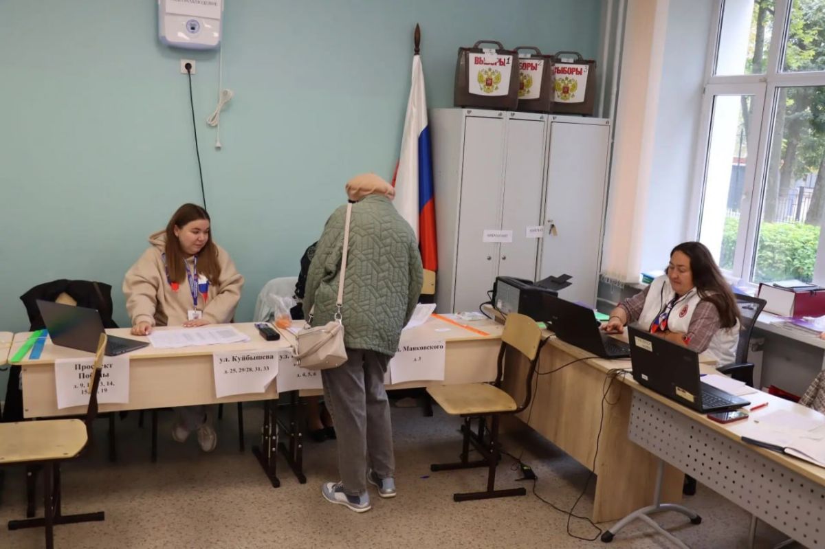Местный депутат Анна Россихина ознакомилась с работой трех УИКов Местный депутат Анна Россихина ознакомилась с работой трех УИКов