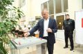Депутат Госдумы, заместитель председателя комитета по экологии Александр Коган проголосовал на избирательном участке в Раменском