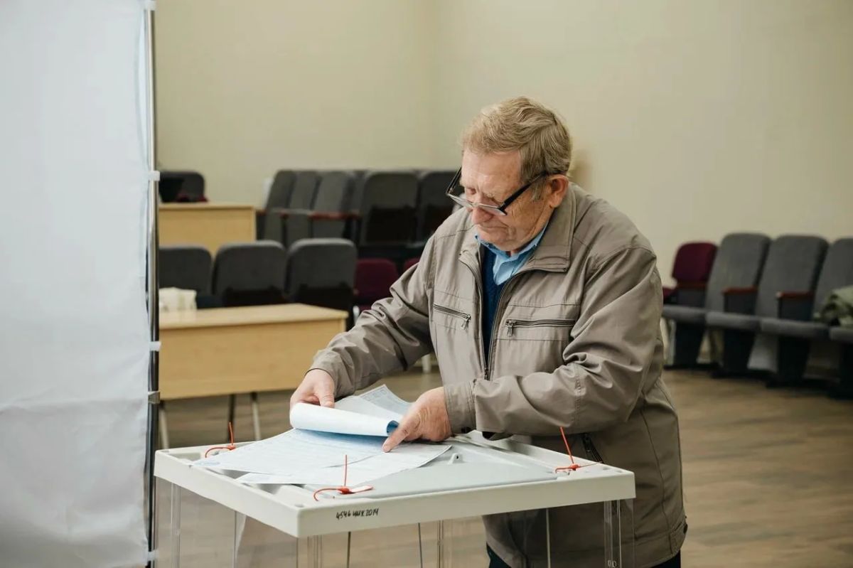 Максим Красноцветов: Вместе с Сергеем Пахомовым и Михаилом Жданом посетили несколько избирательных участков нашего округа, которые находятся в Доме культуры «Пушкино» и здании Администрации на улице Некрасова Максим Красноцветов: Вместе с Сергеем Пахомовым и Михаилом Жданом посетили несколько избирательных участков нашего округа, которые находятся в Доме культуры «Пушкино» и здании Администрации на улице Некрасова