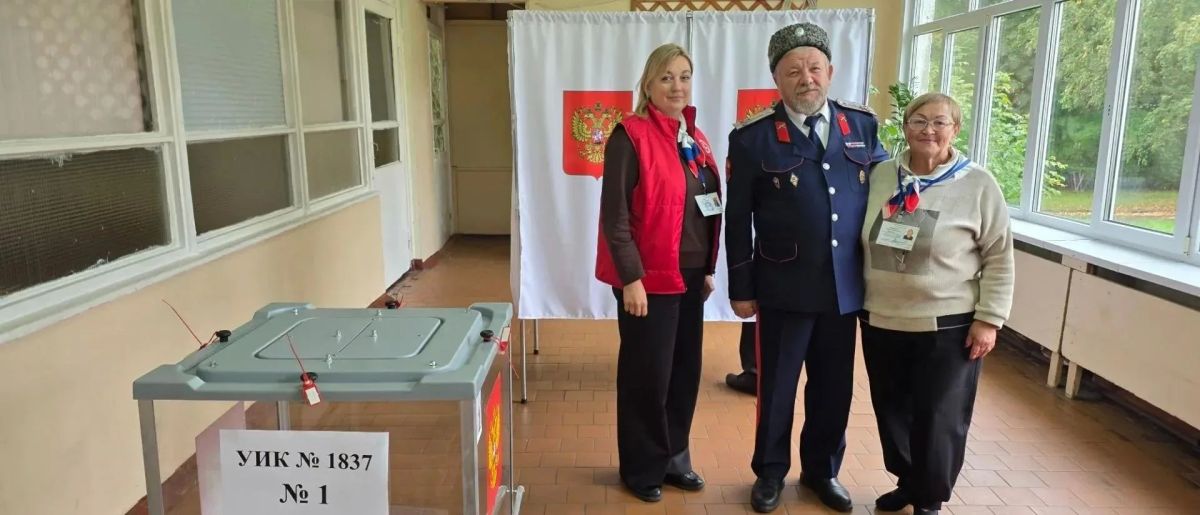 Общественные наблюдатели продолжают следить за ходом голосования Общественные наблюдатели продолжают следить за ходом голосования