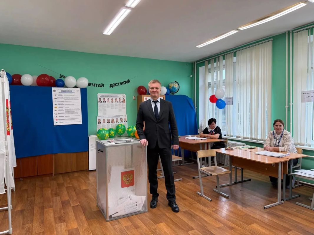 Депутаты Мособлдумы в течение всего дня посещали избирательные участки Депутаты Мособлдумы в течение всего дня посещали избирательные участки