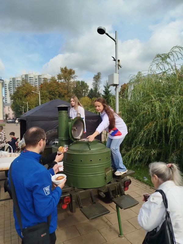 В Королёве у ЦДК им. М.И. Калинина работает полевая кухня для избирателей В Королёве у ЦДК им. М.И. Калинина работает полевая кухня для избирателей