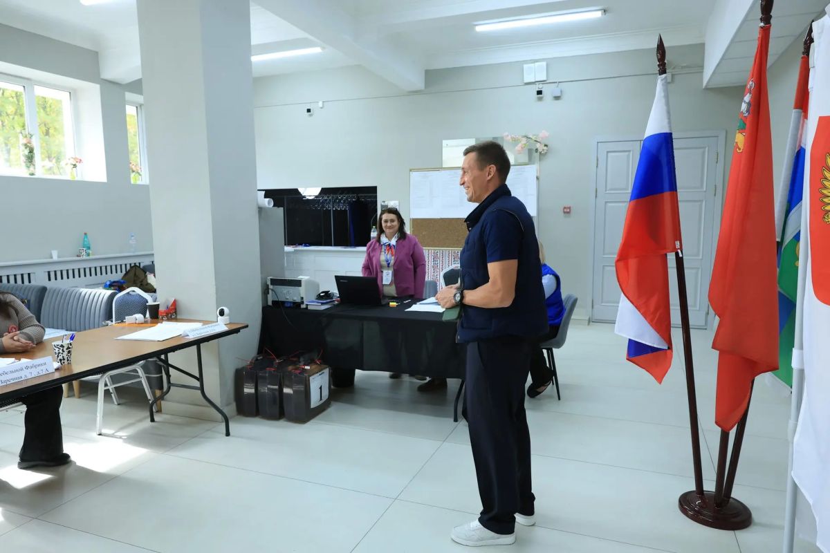 Депутат Московской областной Думы Александр Легков проинспектировал участковые избирательные комиссии в Мытищах Депутат Московской областной Думы Александр Легков проинспектировал участковые избирательные комиссии в Мытищах