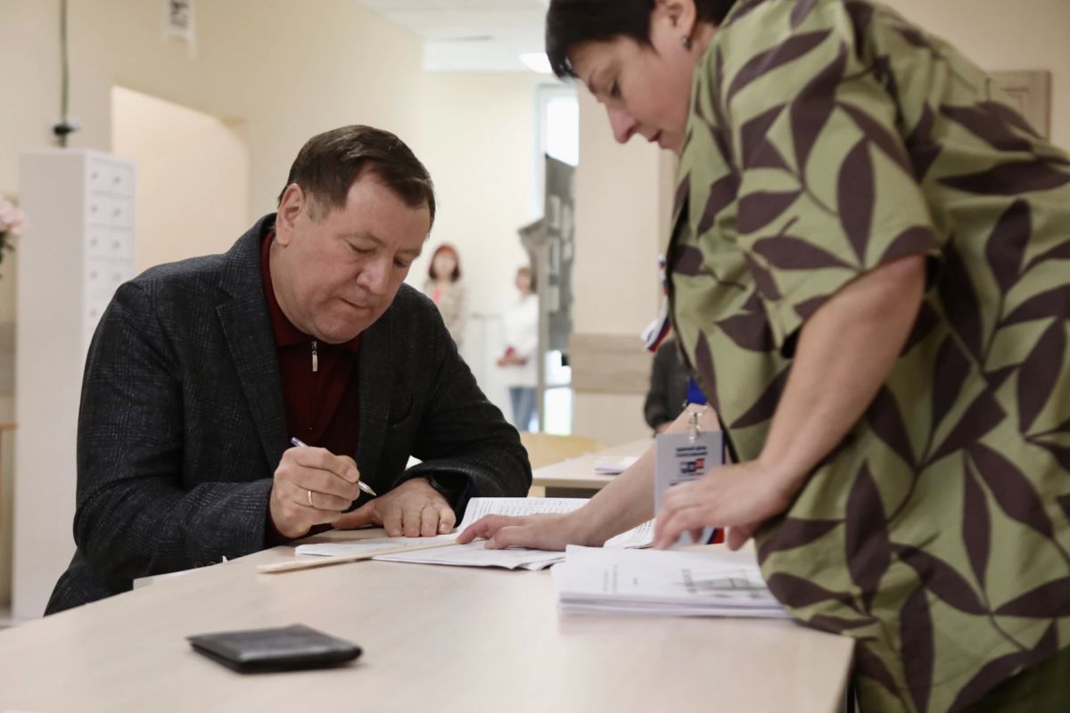 Председатель Совета депутатов Балашихи Геннадий Попов отдал свой голос на выборах в Госдуму и Мособлдуму Председатель Совета депутатов Балашихи Геннадий Попов отдал свой голос на выборах в Госдуму и Мособлдуму