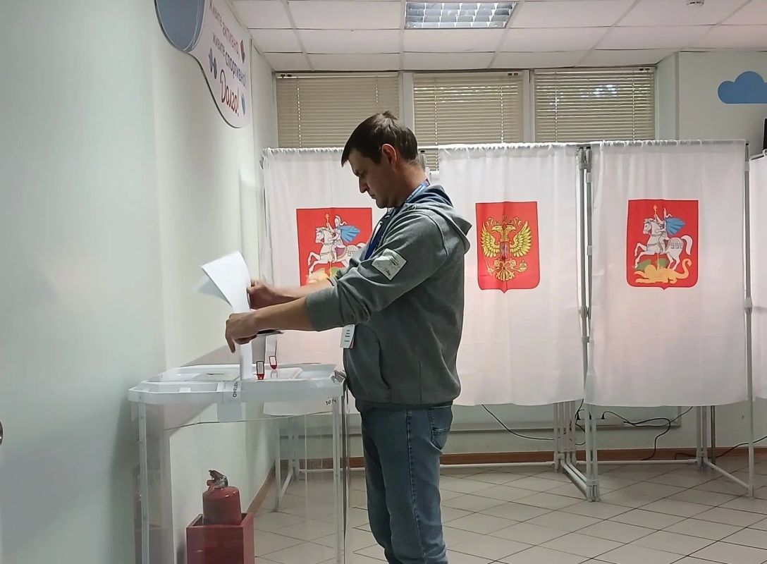 Спасать жизни и выбирать будущее: в Долгопрудном проголосовали почётные доноры Спасать жизни и выбирать будущее: в Долгопрудном проголосовали почётные доноры