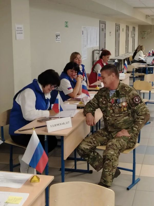 Михаил Собакин: Ветераны специальной военной операции делают выбор за будущее страны Во второй день голосования на наши избирательные участки приходят наши бойцы, участники местного отделения Ассоциации Ветеранов СВО. Для... Михаил Собакин: Ветераны специальной военной операции делают выбор за будущее страны Во второй день голосования на наши избирательные участки приходят наши бойцы, участники местного отделения Ассоциации Ветеранов СВО. Для...