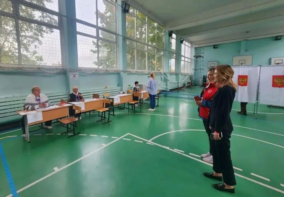 Общественные наблюдатели продолжают следить за ходом голосования Общественные наблюдатели продолжают следить за ходом голосования