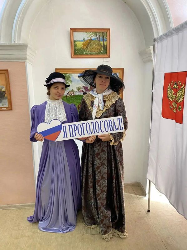 Второй день голосования на избирательном участке №1829, расположенном на базе культурного центра «Красный Электрик» в Ногинске, проходит в особой, по-настоящему праздничной атмосфере Второй день голосования на избирательном участке №1829, расположенном на базе культурного центра «Красный Электрик» в Ногинске, проходит в особой, по-настоящему праздничной атмосфере