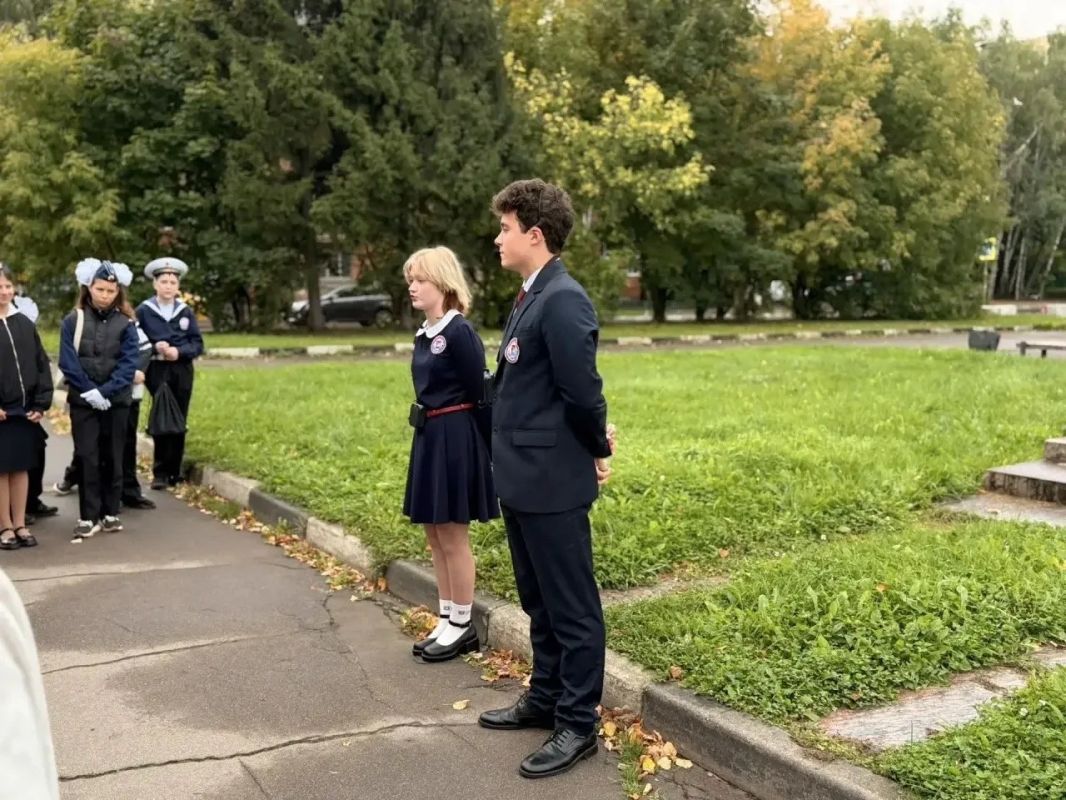 По волнам памяти: в Долгопрудном 11-классники провели экскурсию для юных речников По волнам памяти: в Долгопрудном 11-классники провели экскурсию для юных речников