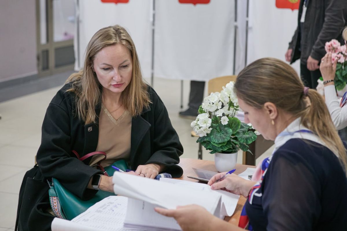 Многодетная семья проголосовала на выборах депутатов в Госдуму и Мособлдуму в Балашихе Многодетная семья проголосовала на выборах депутатов в Госдуму и Мособлдуму в Балашихе