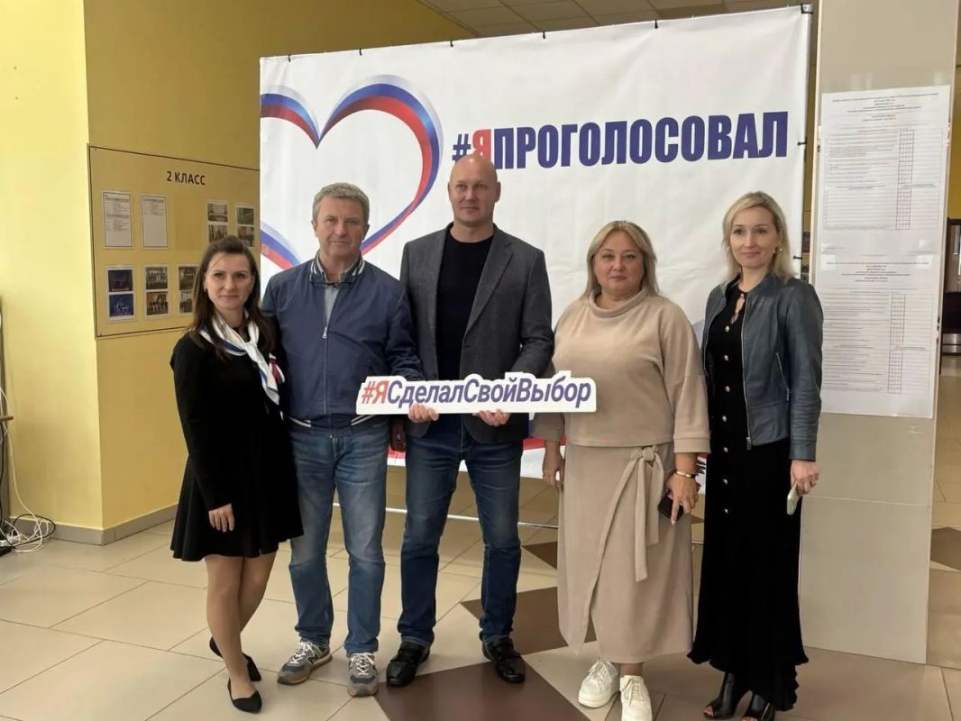 Депутаты Мособлдумы в течение всего дня посещали избирательные участки Депутаты Мособлдумы в течение всего дня посещали избирательные участки