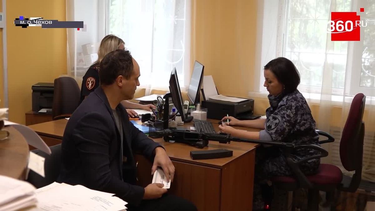 #СМИоНас. Вклад в общую победу Сотрудники лицензионно-разрешительной работы Росгвардии по Московской области помогают неравнодушным жителям региона быстро и законно передать свое оружие защитникам Родины
