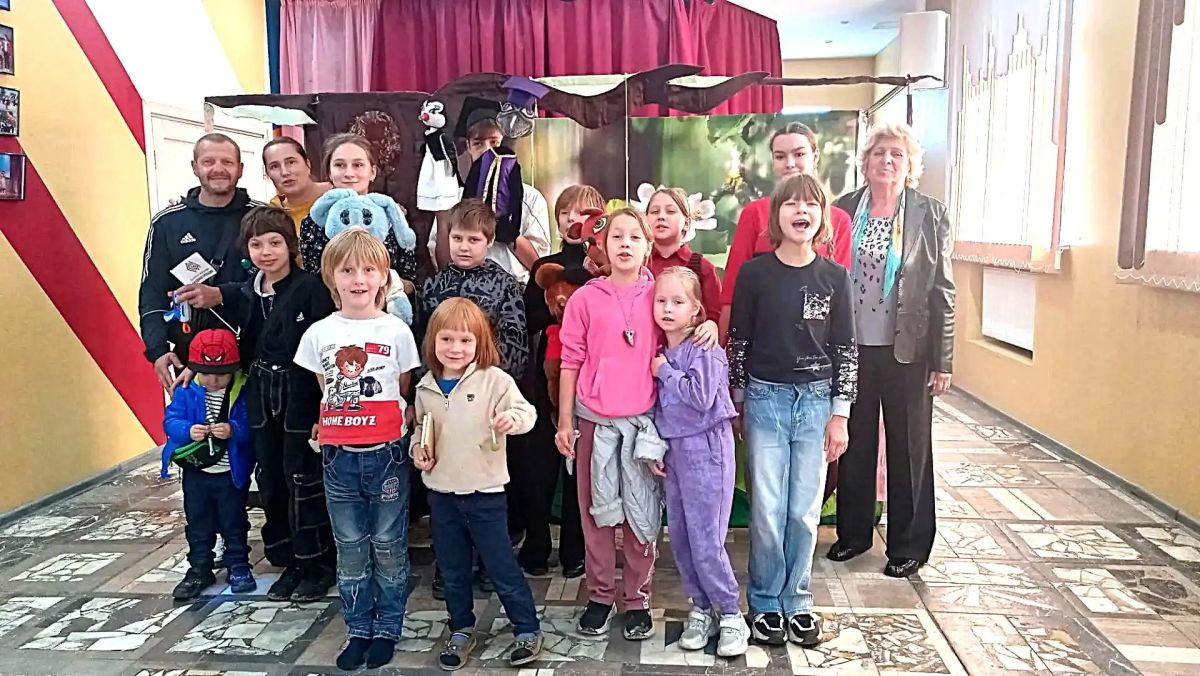 Почувствуй себя актером: в Доме культуры «Текстильщик» для жителей, которые пришли на избирательные участки, организовали интерактивный театр Почувствуй себя актером: в Доме культуры «Текстильщик» для жителей, которые пришли на избирательные участки, организовали интерактивный театр