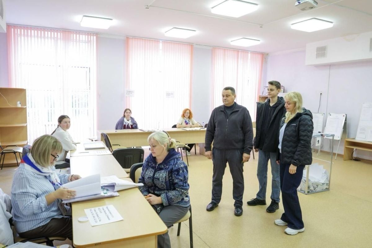 Председатель Совета депутатов округа Игорь Науменков принял участие в голосовании Председатель Совета депутатов округа Игорь Науменков принял участие в голосовании