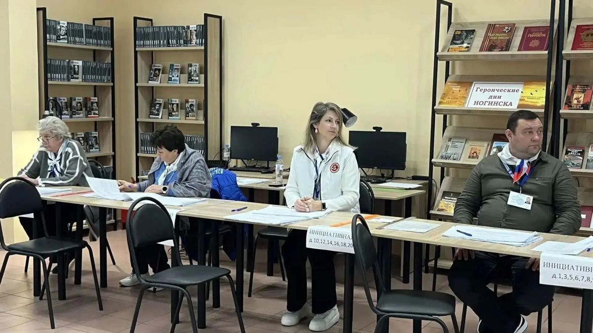 Во второй день голосования депутат Московской областной Думы Александр Алавиев посетил Богородский округ, чтобы лично проверить, как организована работа избирательных участков Во второй день голосования депутат Московской областной Думы Александр Алавиев посетил Богородский округ, чтобы лично проверить, как организована работа избирательных участков