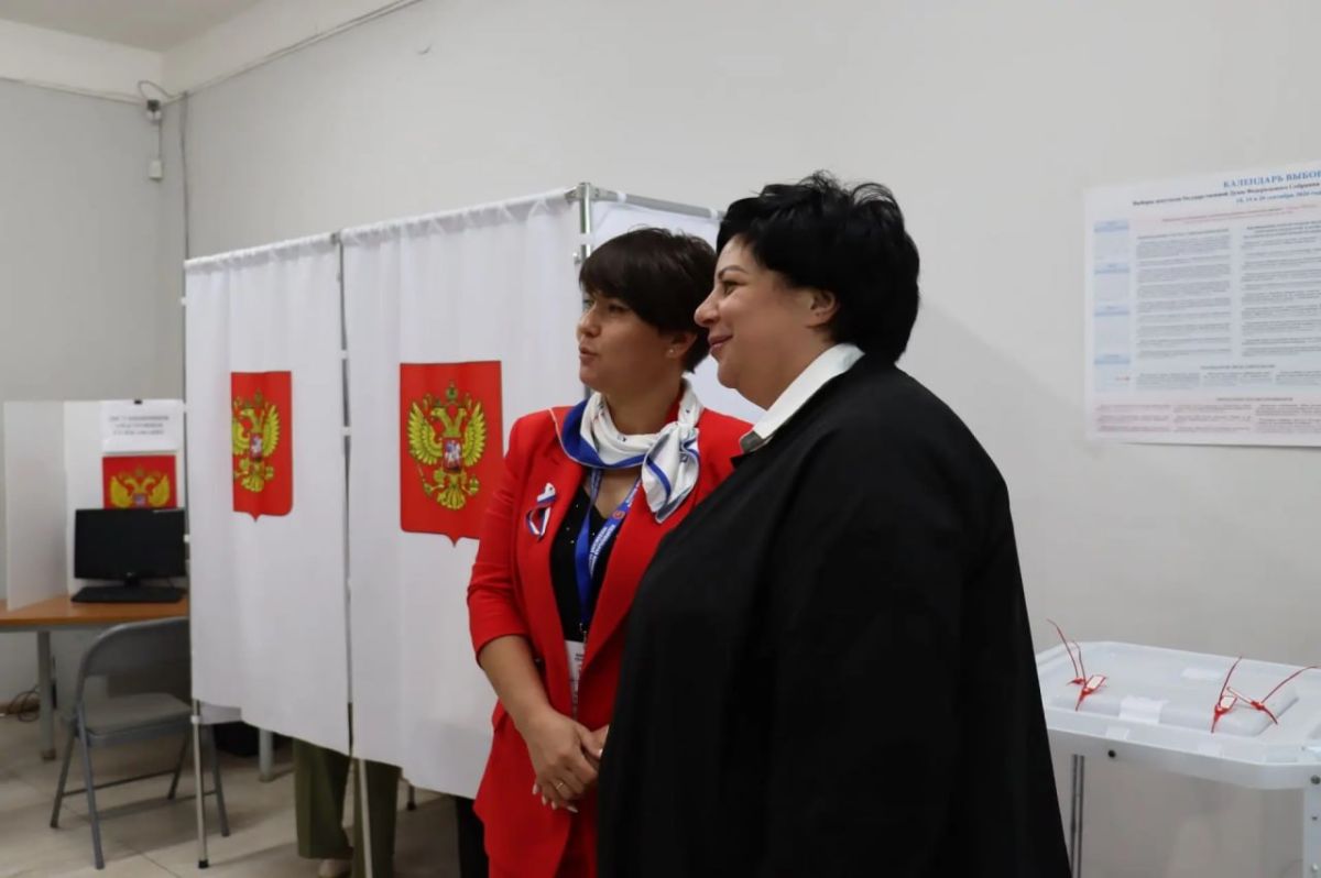 Местный депутат Анна Россихина ознакомилась с работой трех УИКов Местный депутат Анна Россихина ознакомилась с работой трех УИКов
