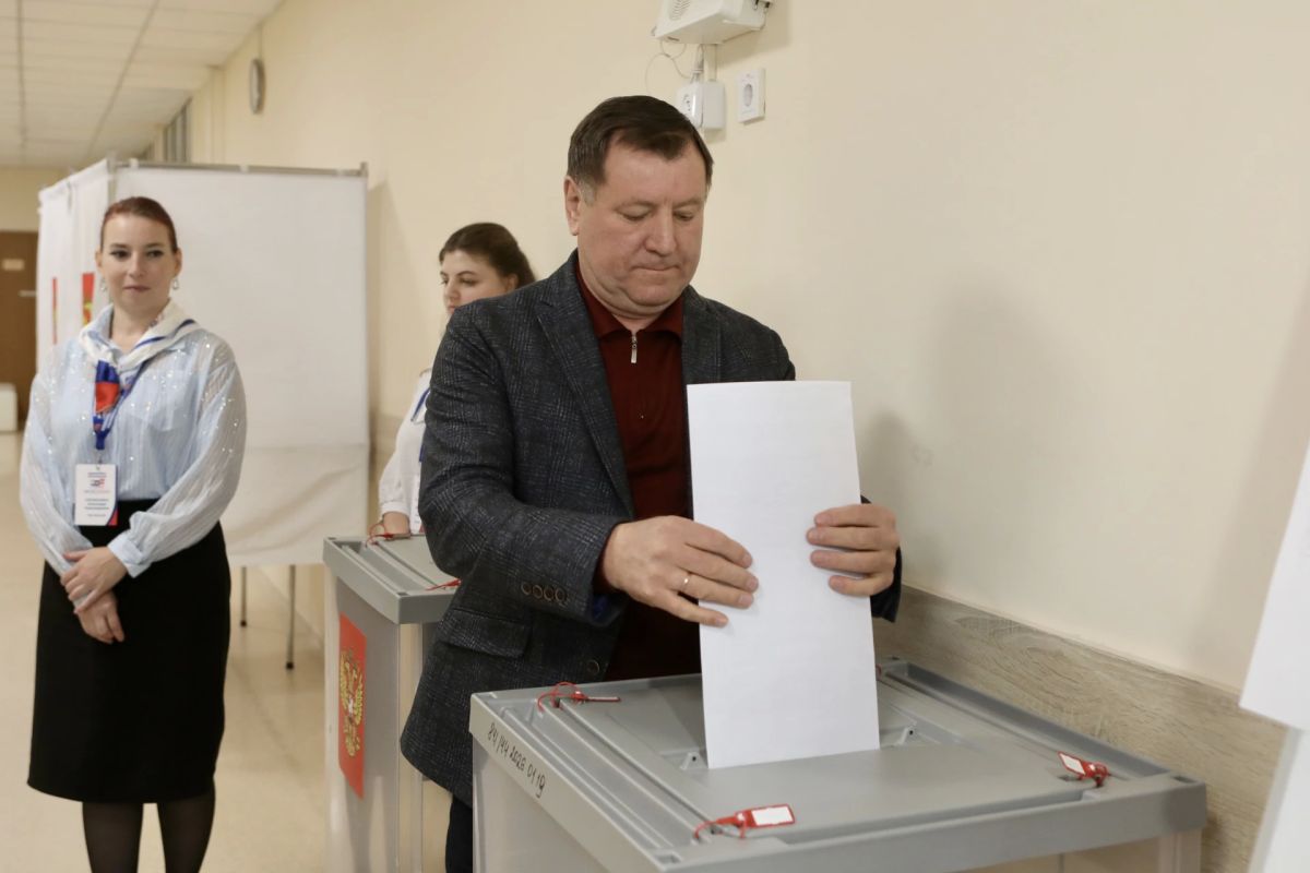 Председатель Совета депутатов Балашихи Геннадий Попов отдал свой голос на выборах в Госдуму и Мособлдуму Председатель Совета депутатов Балашихи Геннадий Попов отдал свой голос на выборах в Госдуму и Мособлдуму