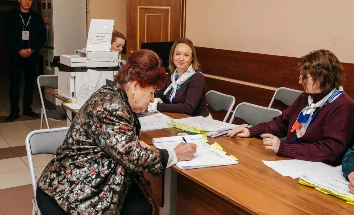 Максим Красноцветов: Вместе с Сергеем Пахомовым и Михаилом Жданом посетили несколько избирательных участков нашего округа, которые находятся в Доме культуры «Пушкино» и здании Администрации на улице Некрасова Максим Красноцветов: Вместе с Сергеем Пахомовым и Михаилом Жданом посетили несколько избирательных участков нашего округа, которые находятся в Доме культуры «Пушкино» и здании Администрации на улице Некрасова