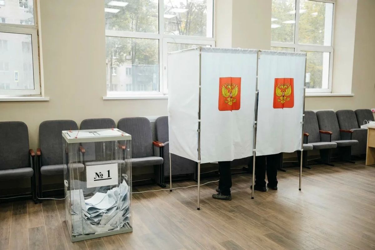 Максим Красноцветов: Вместе с Сергеем Пахомовым и Михаилом Жданом посетили несколько избирательных участков нашего округа, которые находятся в Доме культуры «Пушкино» и здании Администрации на улице Некрасова Максим Красноцветов: Вместе с Сергеем Пахомовым и Михаилом Жданом посетили несколько избирательных участков нашего округа, которые находятся в Доме культуры «Пушкино» и здании Администрации на улице Некрасова