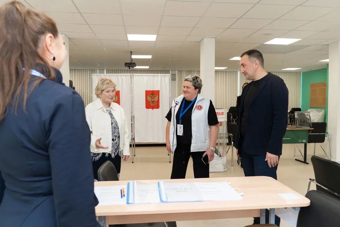 Глава Жуковского Андроник Пак проверяет избирательные участки Глава Жуковского Андроник Пак проверяет избирательные участки