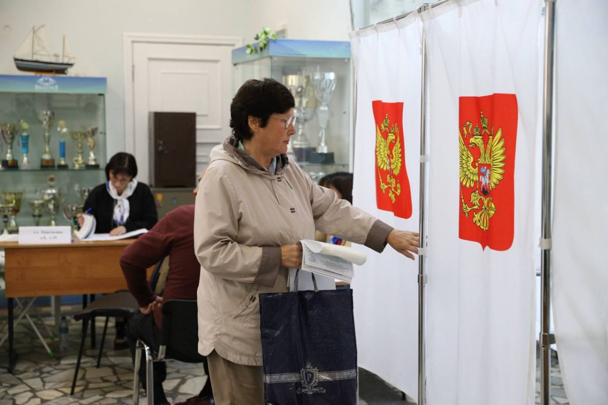 Жители Химок продолжают голосовать на выборах депутатов Жители Химок продолжают голосовать на выборах депутатов
