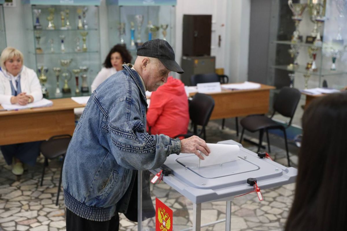Жители Химок продолжают голосовать на выборах депутатов Жители Химок продолжают голосовать на выборах депутатов