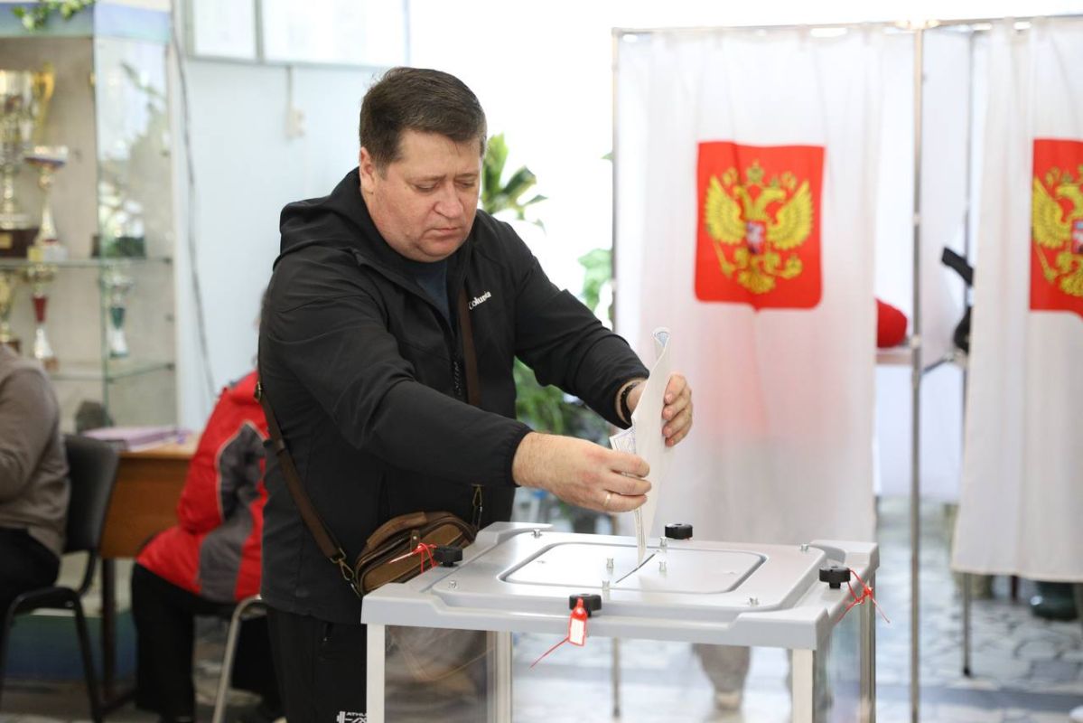Жители Химок продолжают голосовать на выборах депутатов Жители Химок продолжают голосовать на выборах депутатов