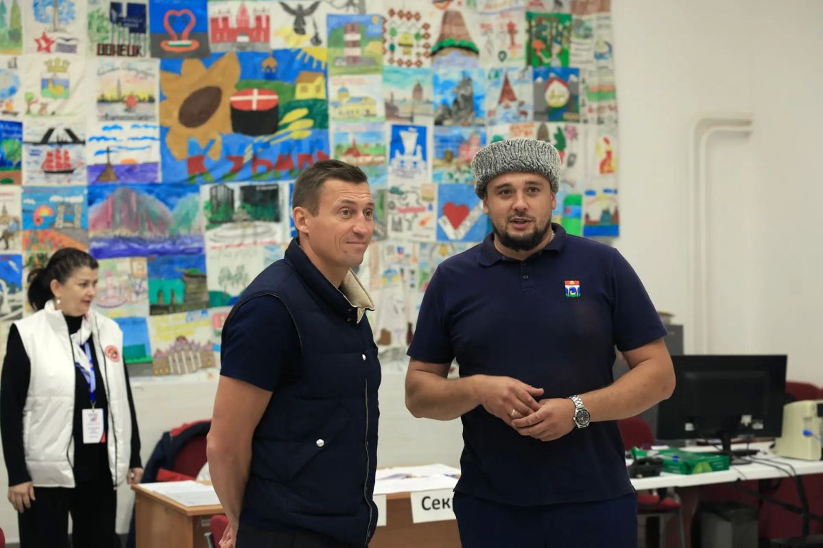 Депутат Московской областной Думы Александр Легков проинспектировал участковые избирательные комиссии в Мытищах Депутат Московской областной Думы Александр Легков проинспектировал участковые избирательные комиссии в Мытищах