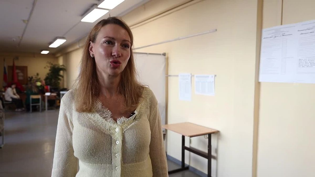 Химчане голосуют. На избирательных участках жители городского округа говорят о своем выборе просто и искренне – через заботу о семье, городе и Родине