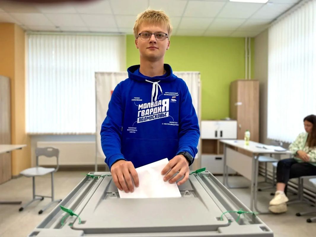 Впервые на выборах: молодой ступинец реализовал своё избирательное право Впервые на выборах: молодой ступинец реализовал своё избирательное право