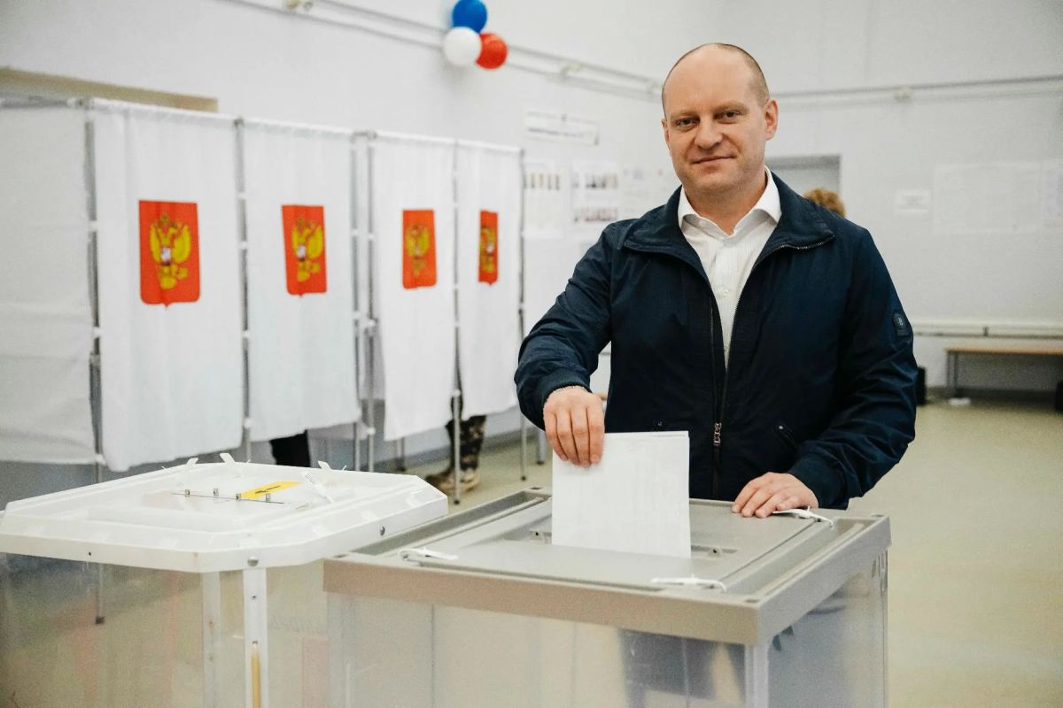 Максим Красноцветов: Сегодня пришел на избирательный участок Максим Красноцветов: Сегодня пришел на избирательный участок