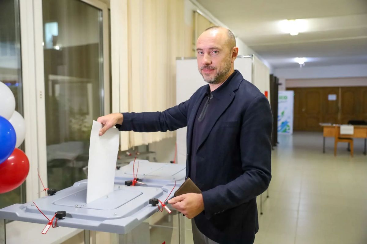 Константин Михальков: Сегодня проголосовал на избирательном участке в Гимназии №6