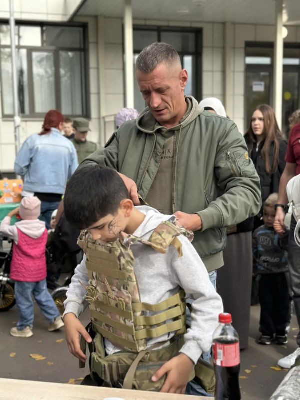 В Центре образования № 21 прошло традиционное благотворительное мероприятие, которое стало важной площадкой для взаимодействия школьников, их семей и местного населения В Центре образования № 21 прошло традиционное благотворительное мероприятие, которое стало важной площадкой для взаимодействия школьников, их семей и местного населения