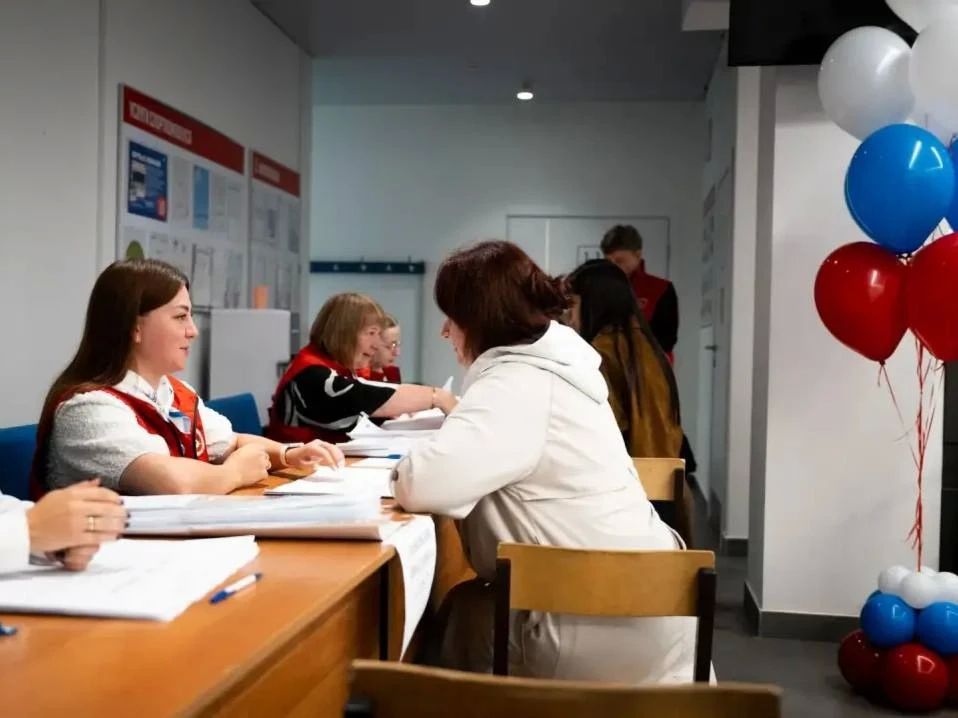 Роман Терюшков посетил один из избирательных участков в городском округе Люберцы, где ознакомился с ходом голосования Роман Терюшков посетил один из избирательных участков в городском округе Люберцы, где ознакомился с ходом голосования