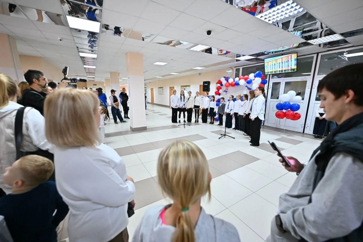 Сегодня проголосовали вместе с супругой в школе №16 в микрорайоне Дзержинский Сегодня проголосовали вместе с супругой в школе №16 в микрорайоне Дзержинский