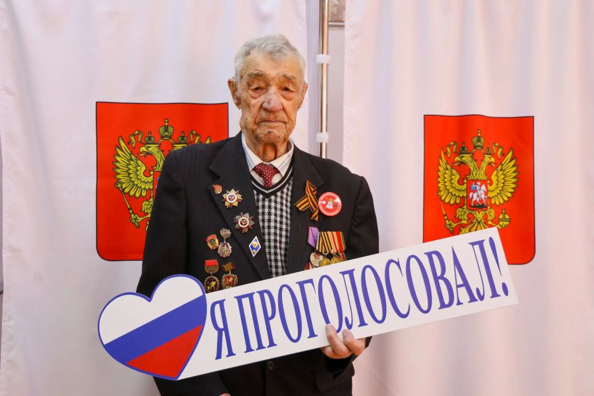 В голосовании на выборах принял участие 100-летний житель Электростали, ветеран Великой Отечественной войны, почётный гражданин нашего города Николай Иванович Рысев В голосовании на выборах принял участие 100-летний житель Электростали, ветеран Великой Отечественной войны, почётный гражданин нашего города Николай Иванович Рысев