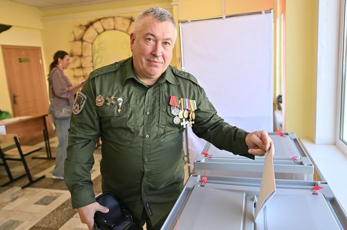 Кандидат Андрей Черепенников проголосовал на УИК №2367 в школе «Бородино»