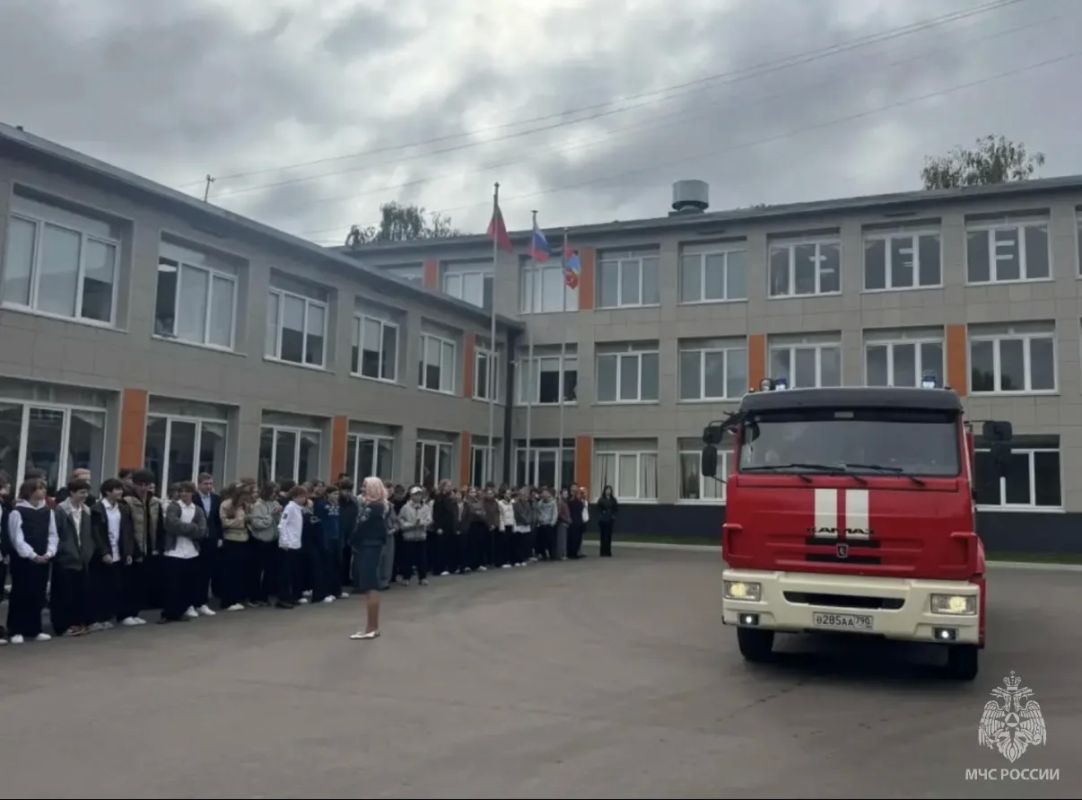 В Балашихинском лицее прошла масштабная тренировка по пожарной безопасности В Балашихинском лицее прошла масштабная тренировка по пожарной безопасности