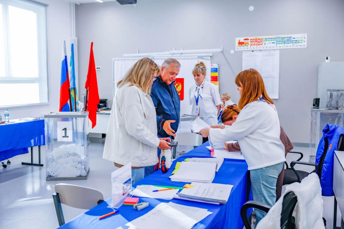 Станислав Каторов: Вместе с депутатом Госдумы РФ Романом Терюшковым осмотрел избирательные участки в Историко-культурном центре и Пригороде Лесном Станислав Каторов: Вместе с депутатом Госдумы РФ Романом Терюшковым осмотрел избирательные участки в Историко-культурном центре и Пригороде Лесном